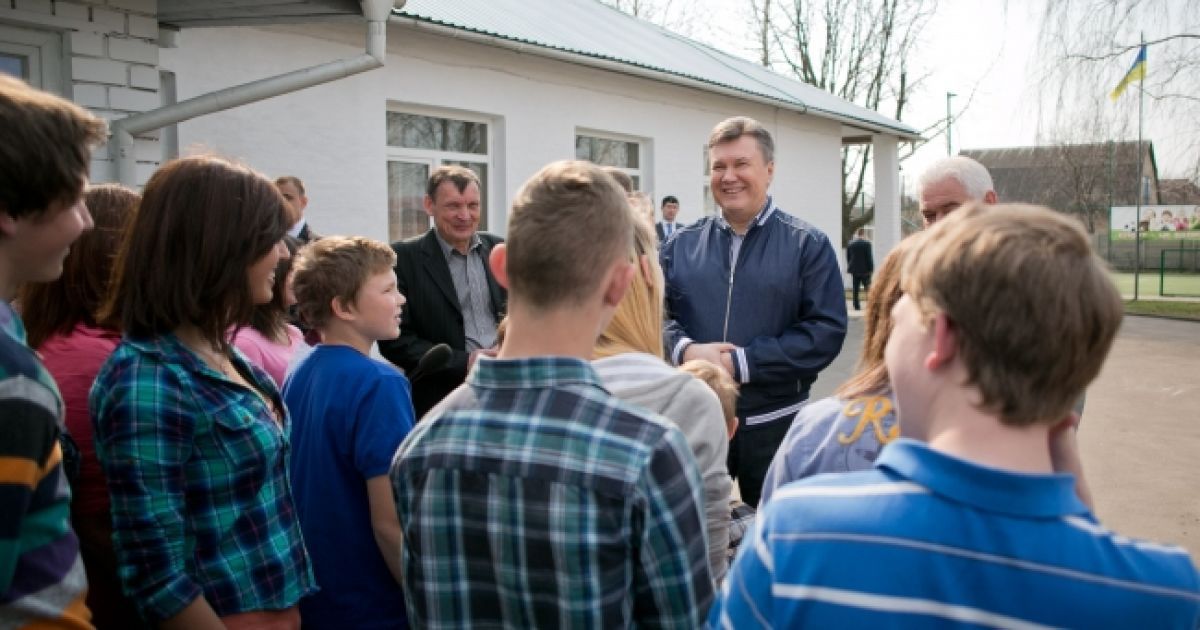 Янукович долучився до акції "За чисте довкілля" / © прес-служба Президента