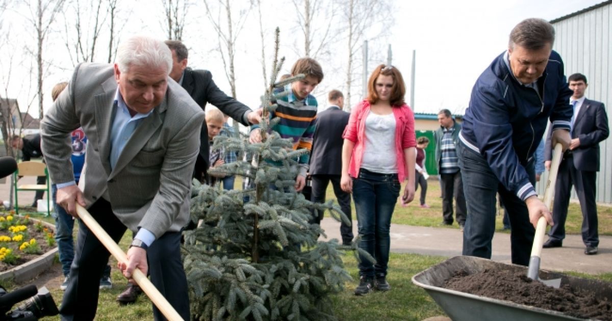 Янукович долучився до акції "За чисте довкілля"