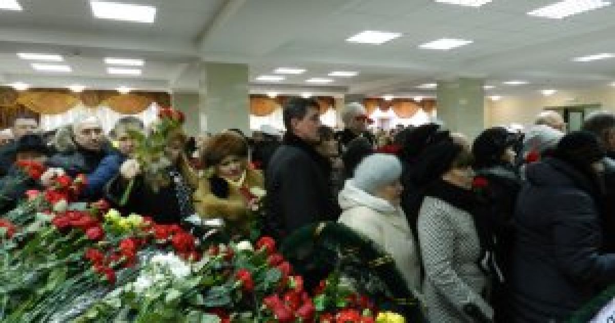 З мером прийшли попрощатися тисячі людей
