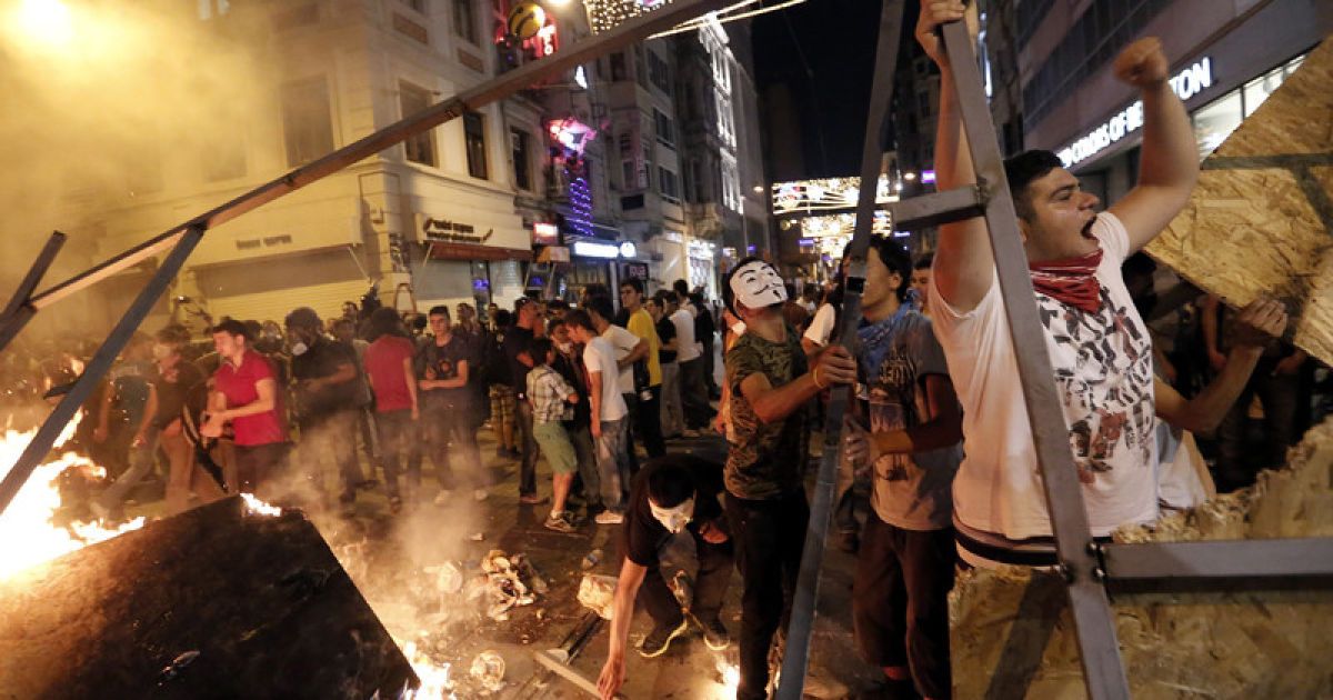 У Туреччині сталися зіткнення демонстрантів із поліцією