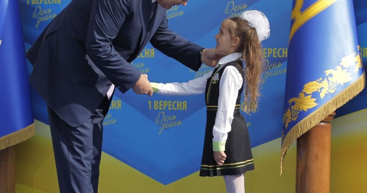 Янукович привітав школярів зі святом Першого дзвоника