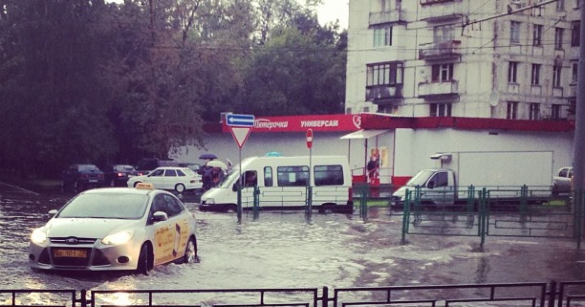 Злива з грозою затопила Москву / © You Tybe