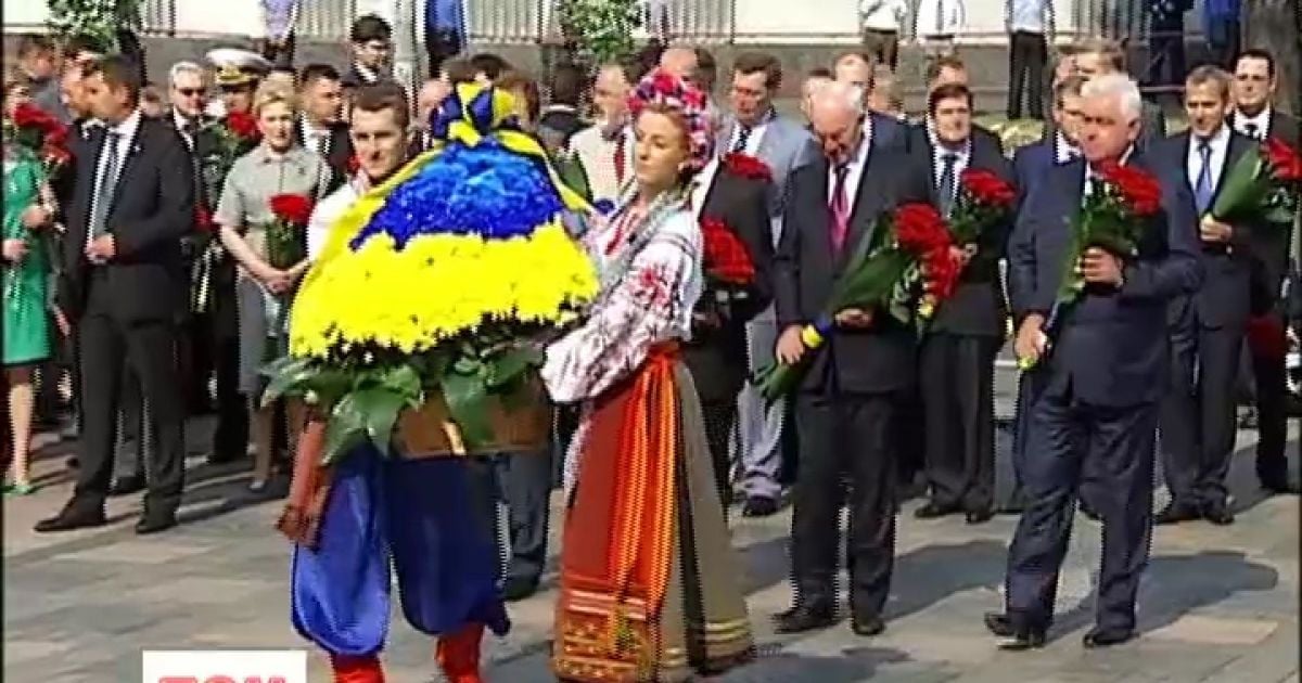 Українці без особливих емоцій відзначили День Конституції