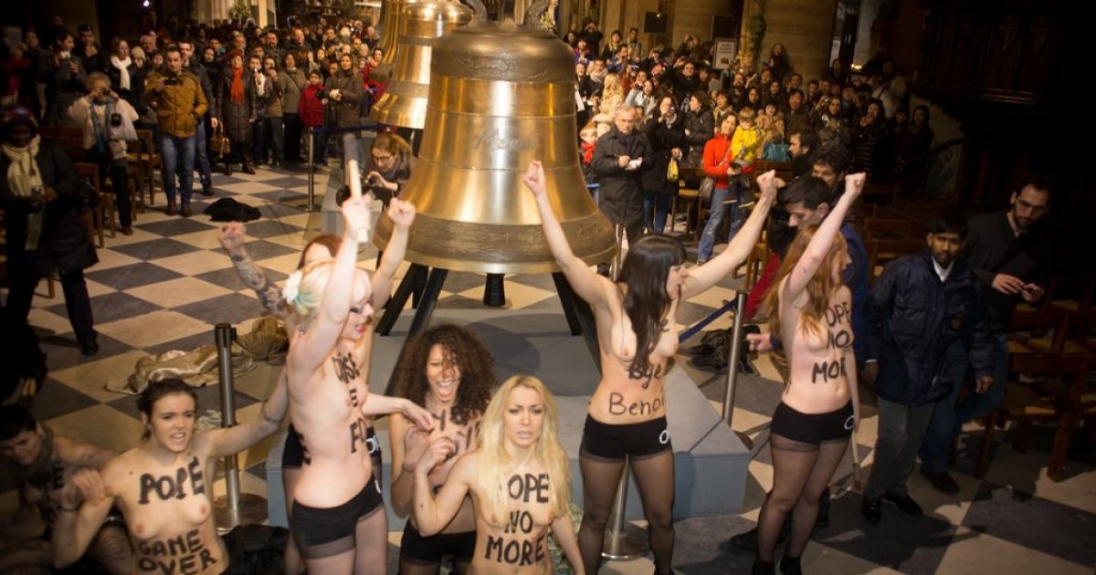 Деятельность Femen вывела на улицы тысячу парижан