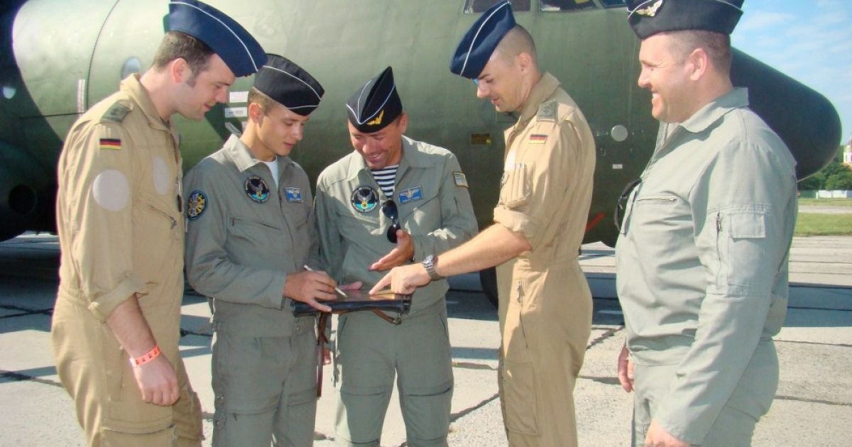 Морпіхи і десантники успішно знищили "базу терористів". / © Думская.net