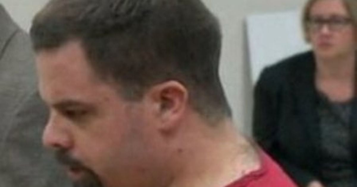 Голий наркоман з жіночими грудьми влаштував ДТП.
