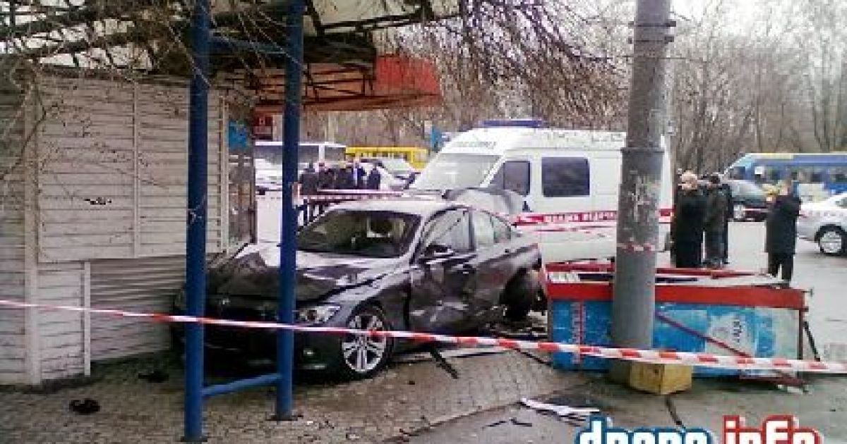 Кіоски заважають людям бачити дорогу