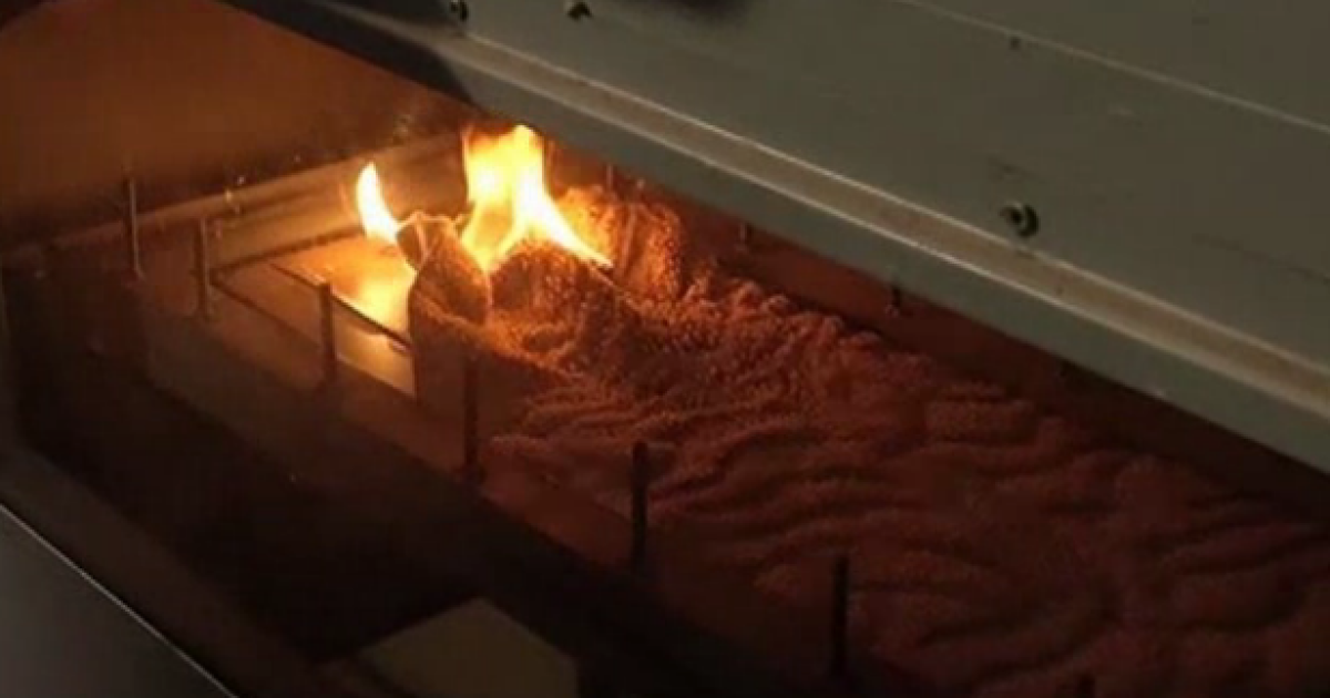 Дослід показав, що килим згорає дуже швидко