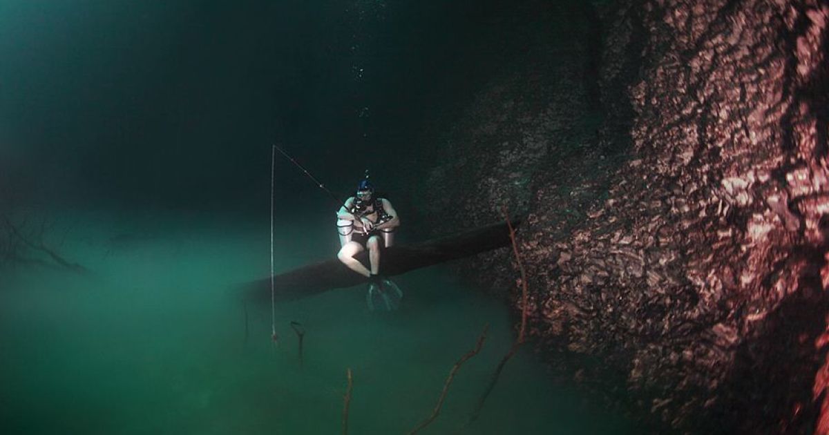 Фотограф зняв фантастичну підводну річку.