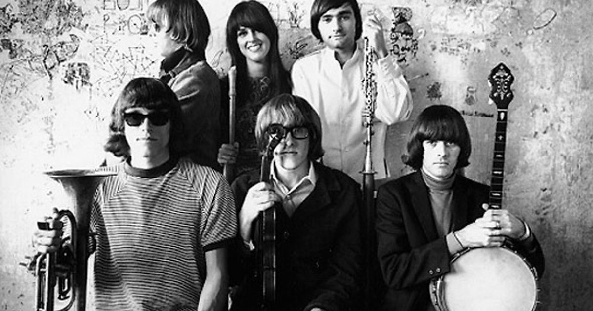 Музикант на своєму авто в'їхав у стіну