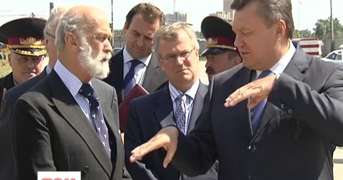 Янукович відвідав виставку британського принца