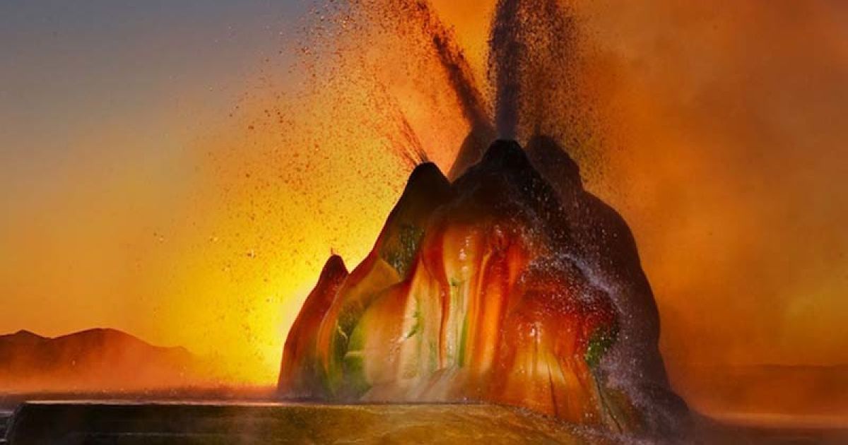 Гейзер Флай постійно викидає три струмені води. / © bigpicture.ru