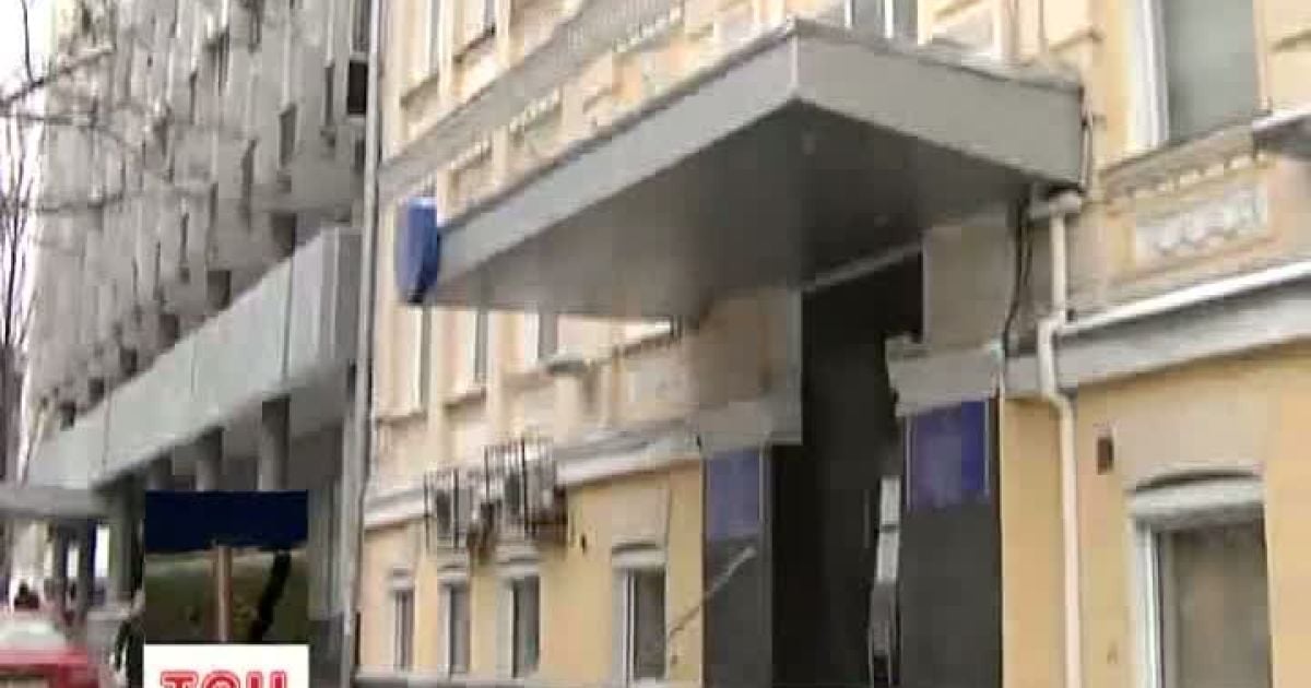 Страховики у змові з чиновниками заробляють на українцях