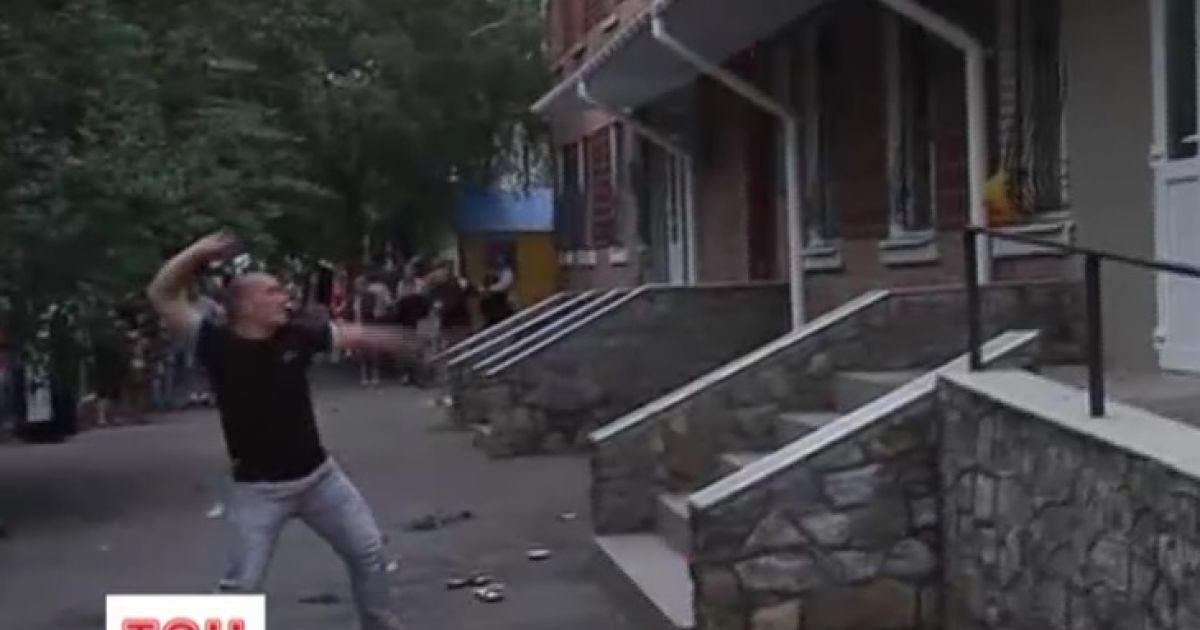 На Миколаївщині люди взяли штурмом міліцію