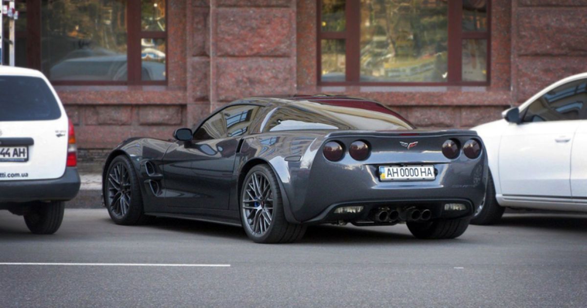 Chevrolet Corvette із чотирма нулями в номері спантеличив донецьких автоінспекторів