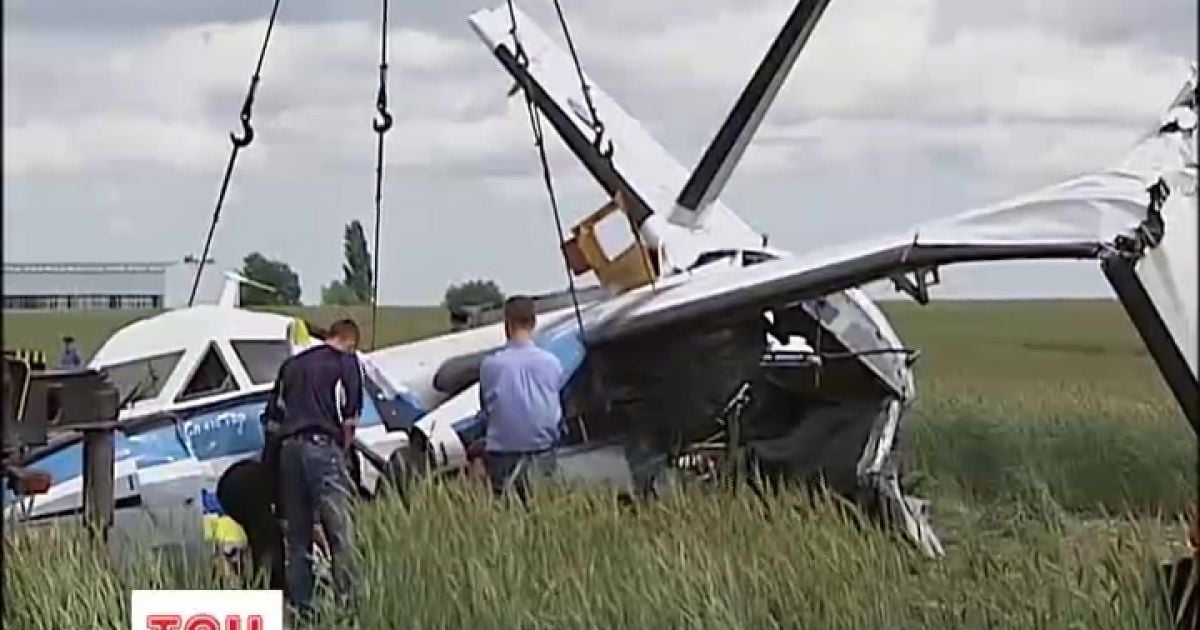 Пілотам літака загрожує до 12 років за смерть парашутистів