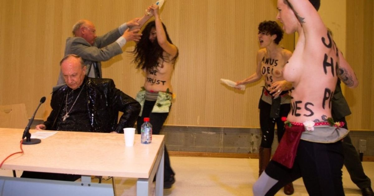 FEMEN накинулися на архієпископа Бельгії / © femen.org