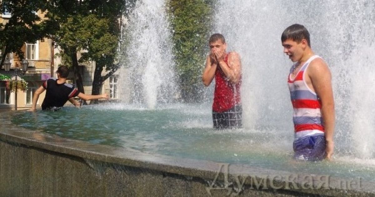 Одесити купаються у фонтанах, а не в морі