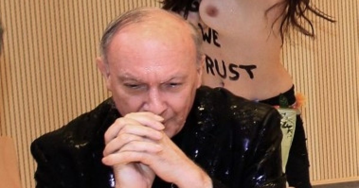 FEMEN накинулися на архієпископа Бельгії / © femen.org