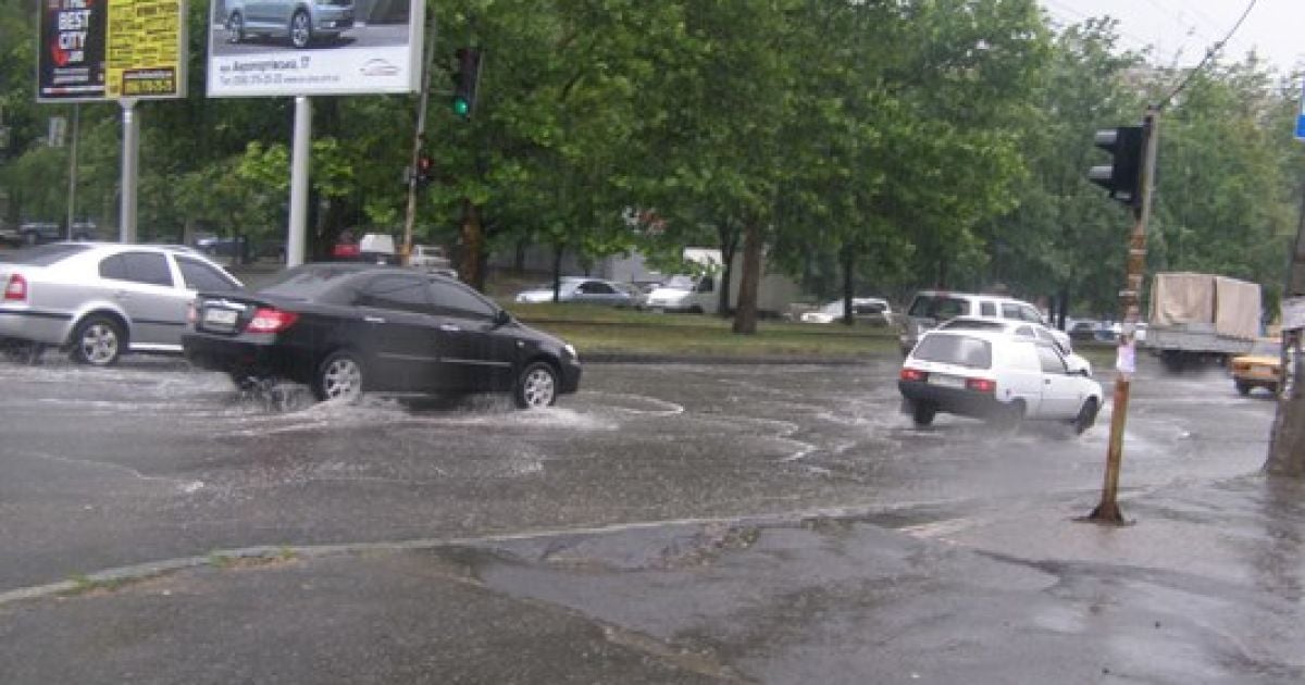 За півтори години на набережній було по коліна води