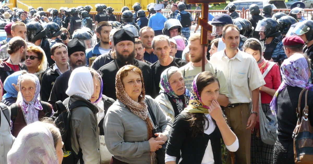 Противники гей-параду усіляко намагалися його зірвати