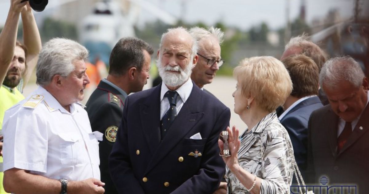 Британський принц Майкл Кентський прибув до Києва на ретро-літаку / © УНІАН