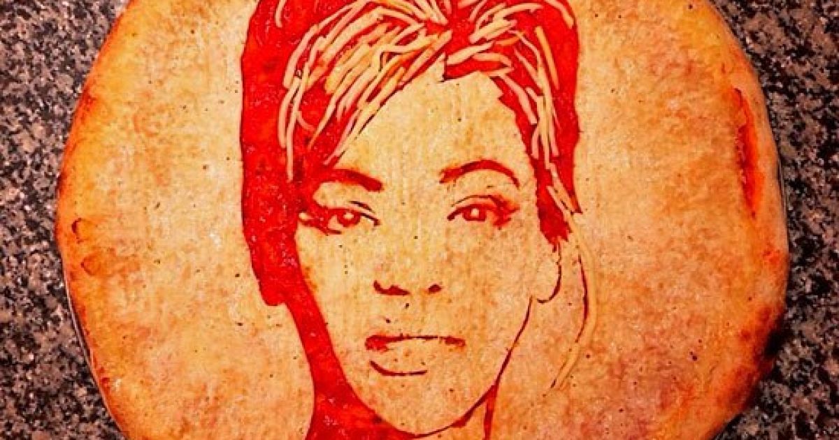 Доменіко Кролла робить портрети на піці / © ВКонтакте