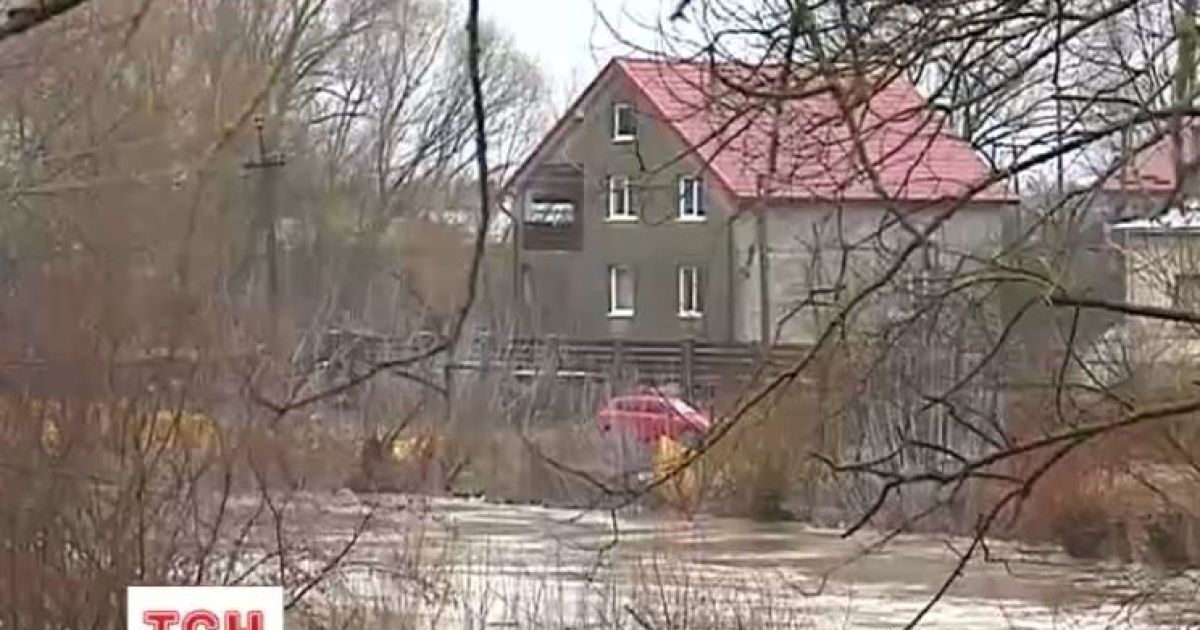 Дороги і підвали залила вода з переповненого Каховського водосховища