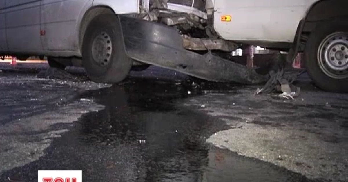 Зіткнення двох маршруток поклало на лікарняні ліжка 16 осіб