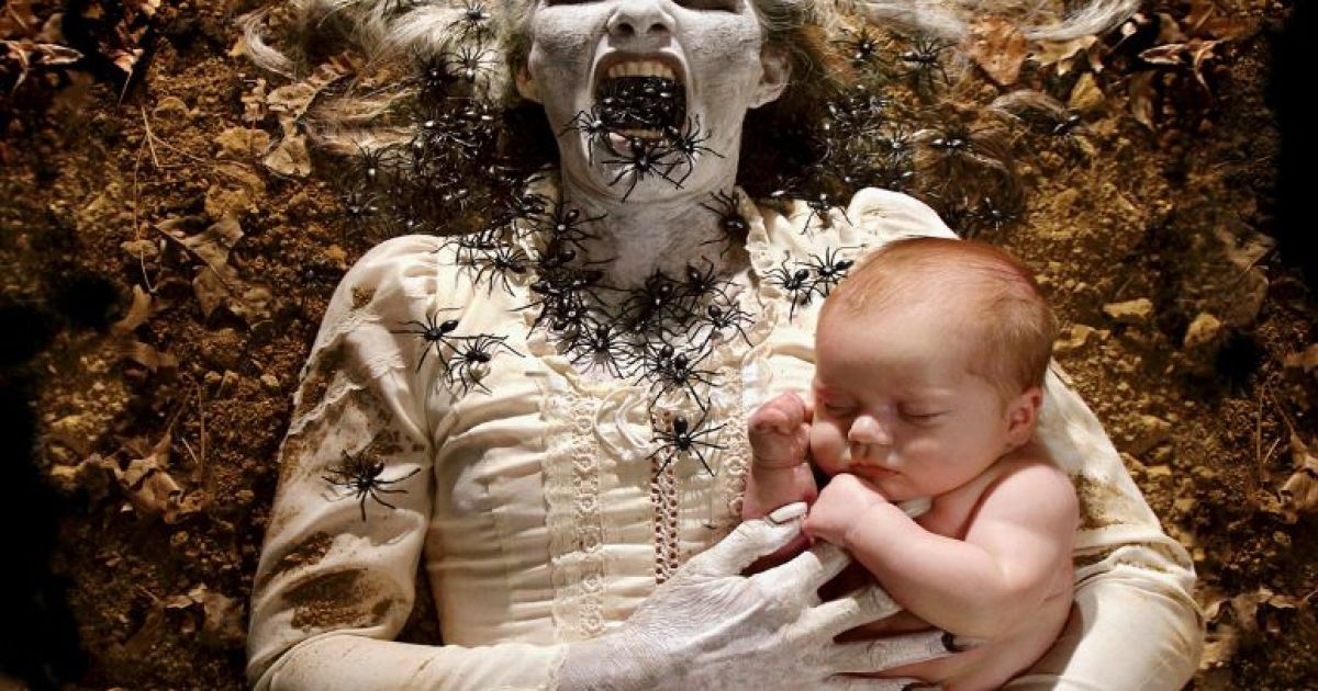 Фотограф робить знімки дитячих кошмарів.