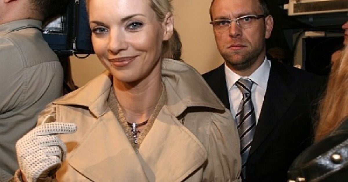 Екс-дружина Власенка домоглася поновлення кримінальної справи проти колишнього депутата