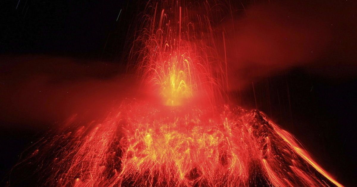 Вибух вулкана в Еквадорі. Ілюстрація