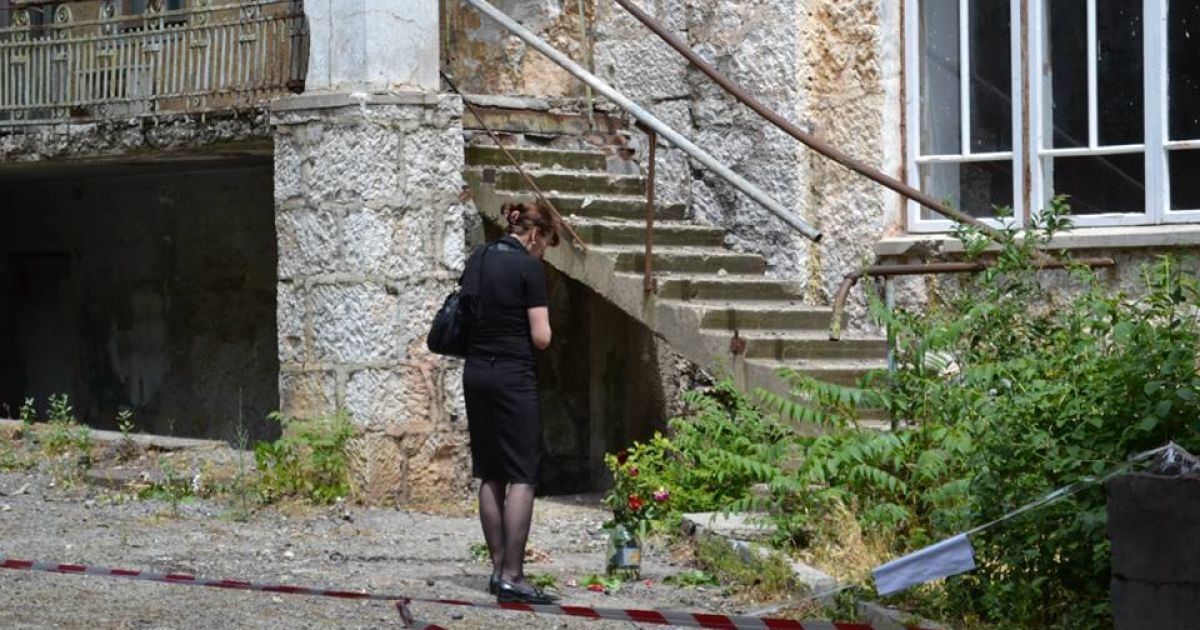 Дівчинка розбилася, провалившись вниз разом з балконом / © Facebook/Леонид Карпов