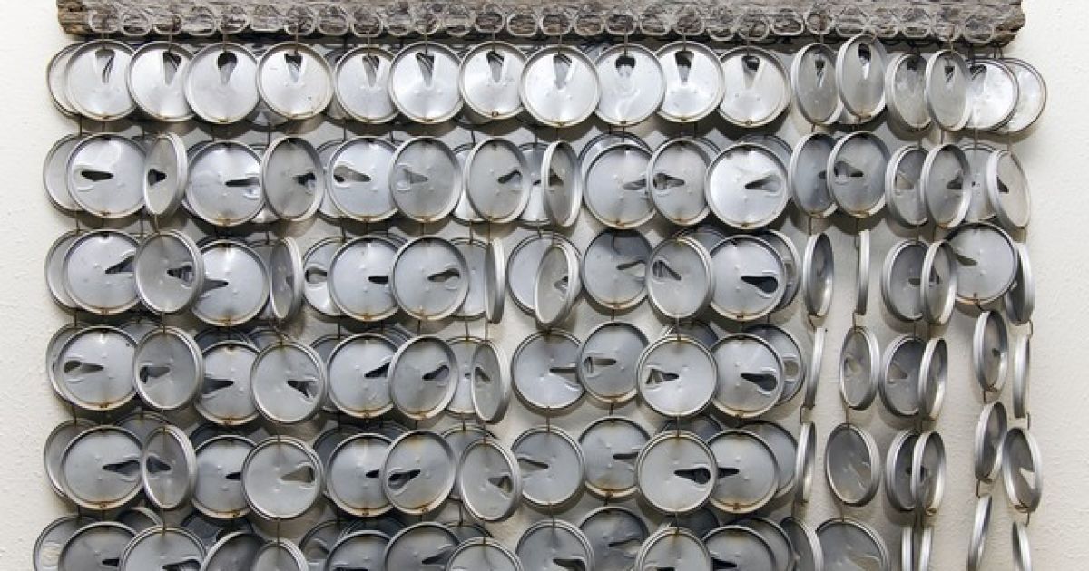 Американець обклеїв банками  свій будинок. / © Оrange Show