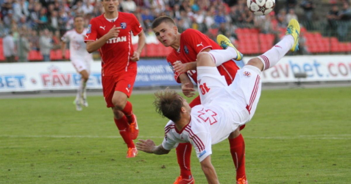 Ерік Бікфалві забиває ударом через себе