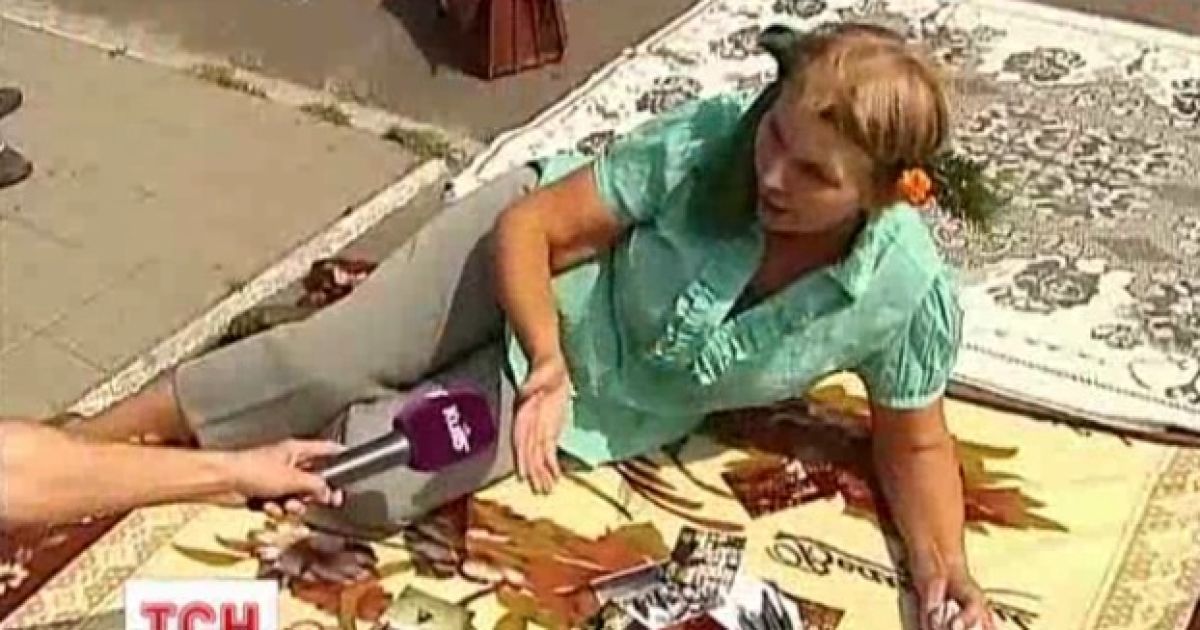 Люди лежали заради берізок