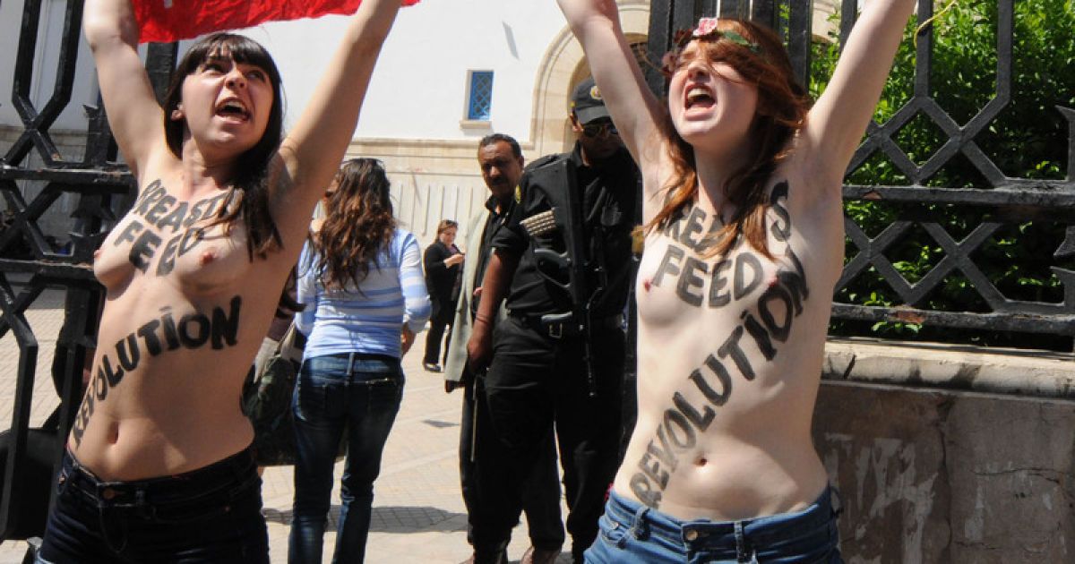 Майже голу українку затримали у Тунісі