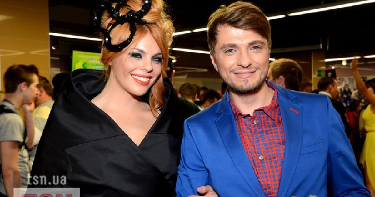 Анастасія Стоцька приміряла образ &laquo;леді в чорному&raquo; від Олега Тарнопольського