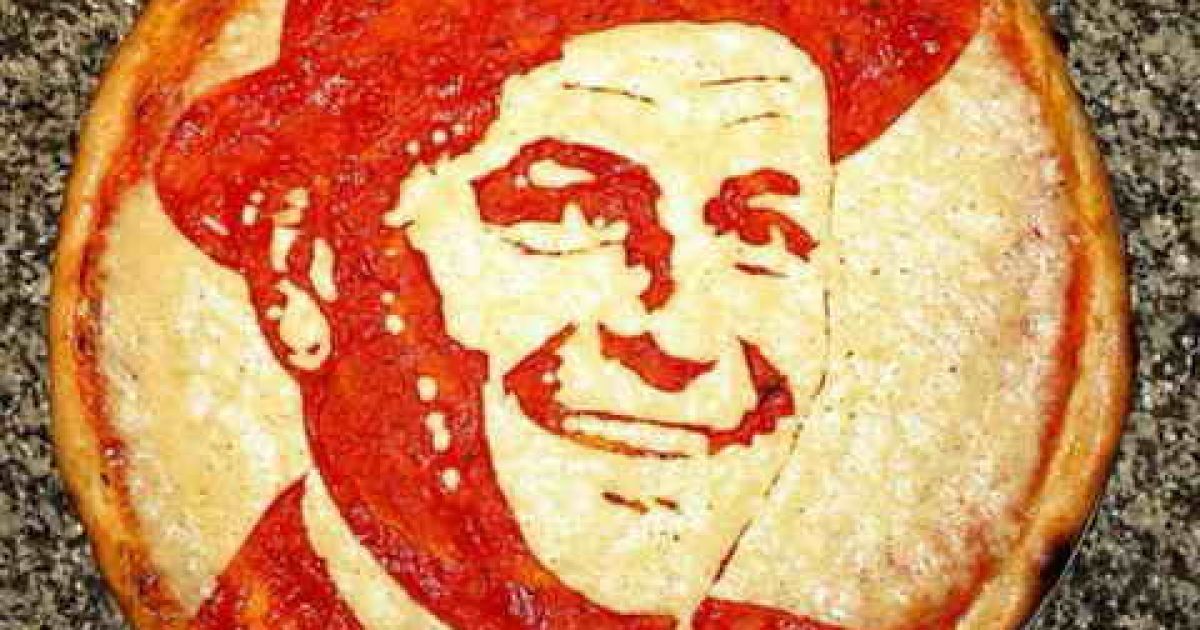 Доменіко Кролла робить портрети на піці / © ВКонтакте