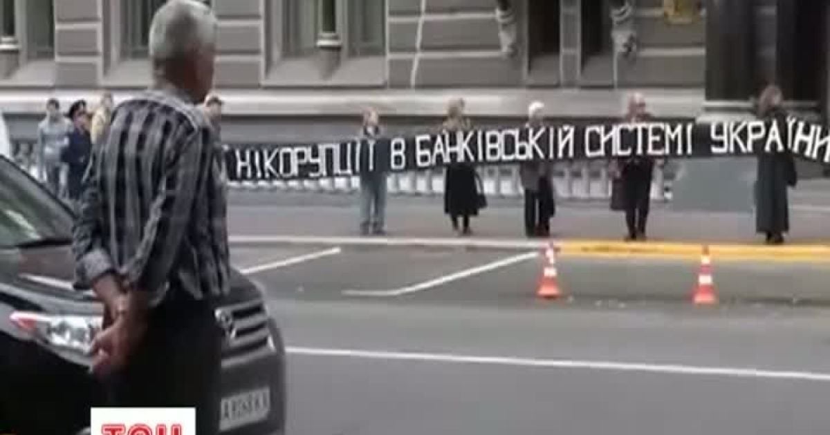 Чоловік не отримав бажаних грошей і напав на працівницю кредитної спілки