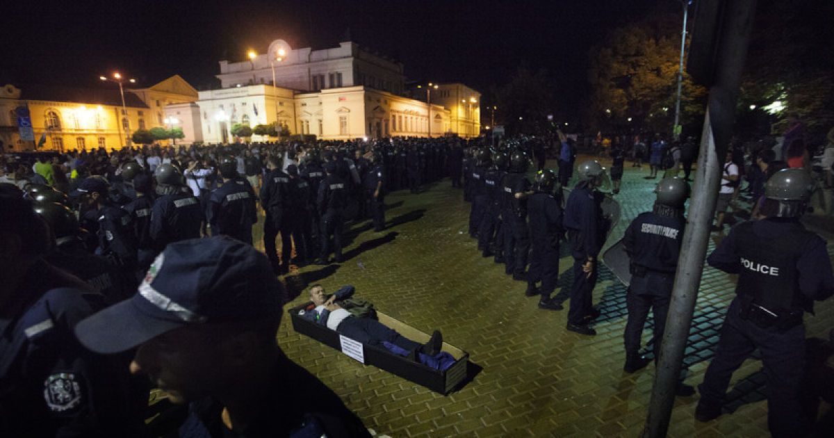 Болгари тримали в страху парламент та билися з поліцією / © Фото EPA/UPG