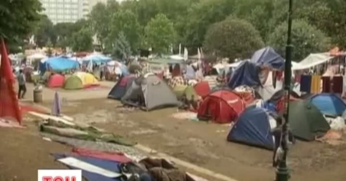 Протести у Стамбулі триватимуть, попри вимоги влади