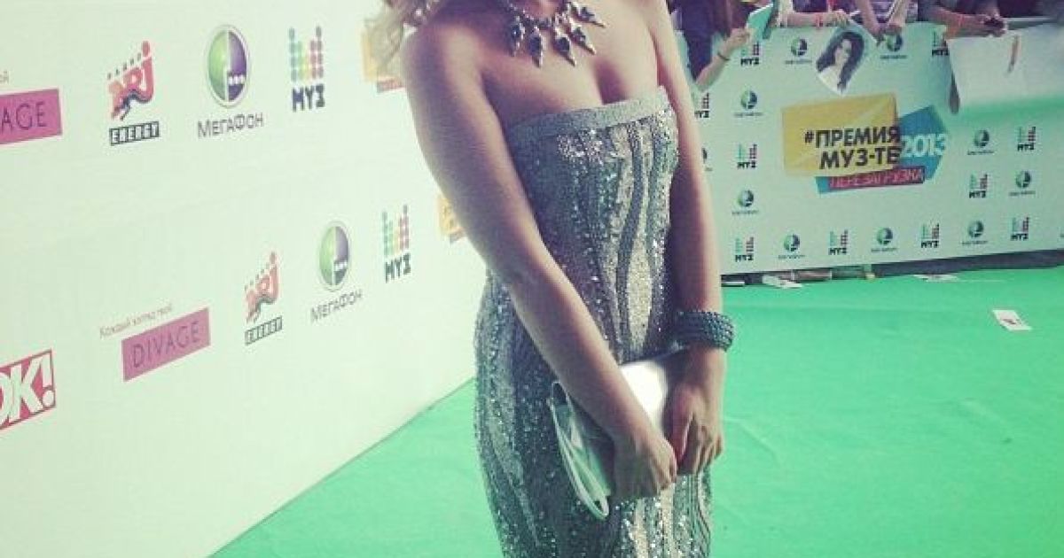 Зірки хизуються нарядами на зеленій доріжці / © Instagram