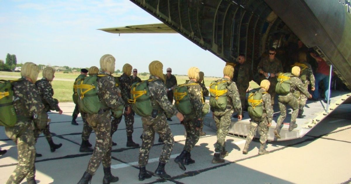 Морпіхи і десантники успішно знищили "базу терористів". / © Думская.net