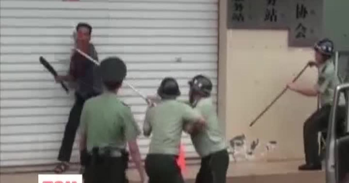 Китаєць зарізав двох чиновників та поранив ще чотирьох