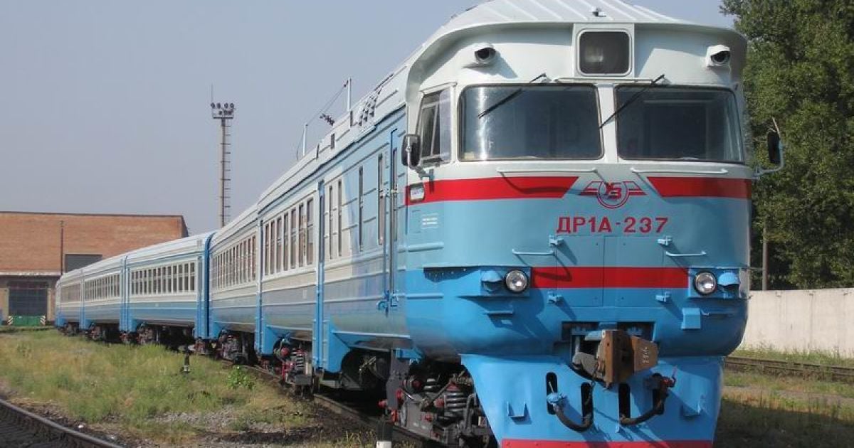 Дизель-поїзд збив жителя Волині