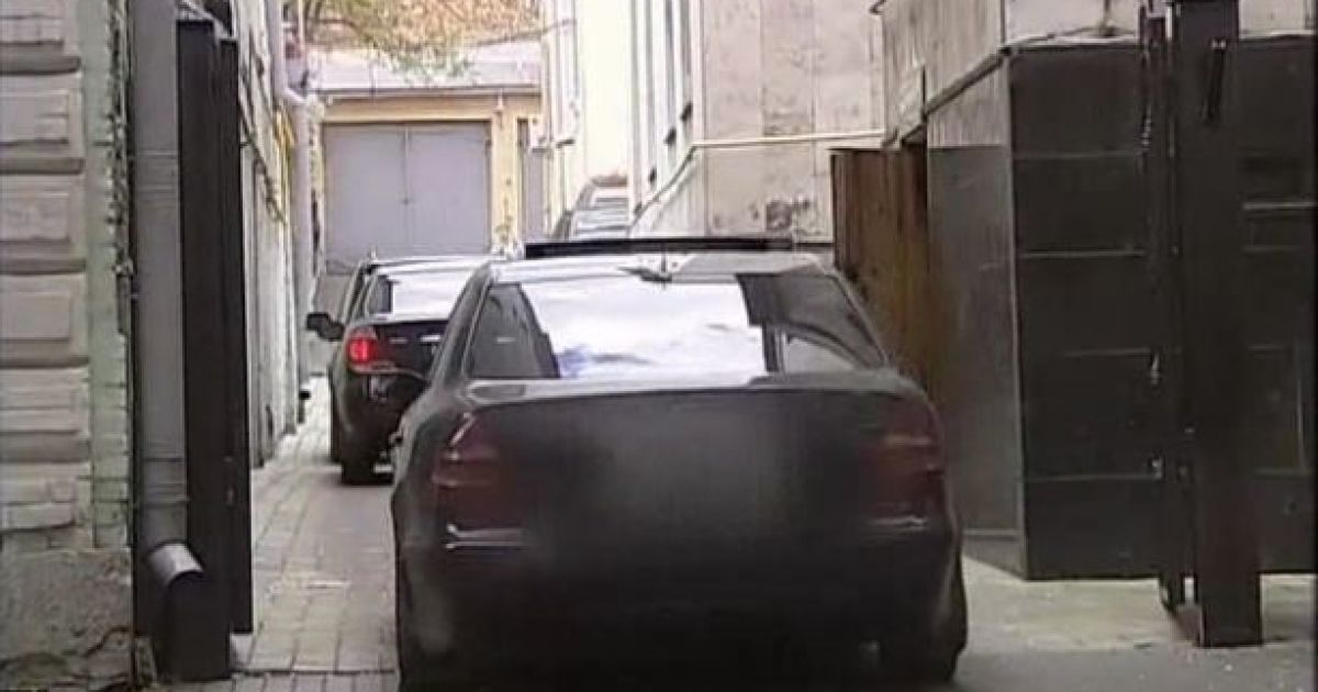 Священики їздять на VIP-авто