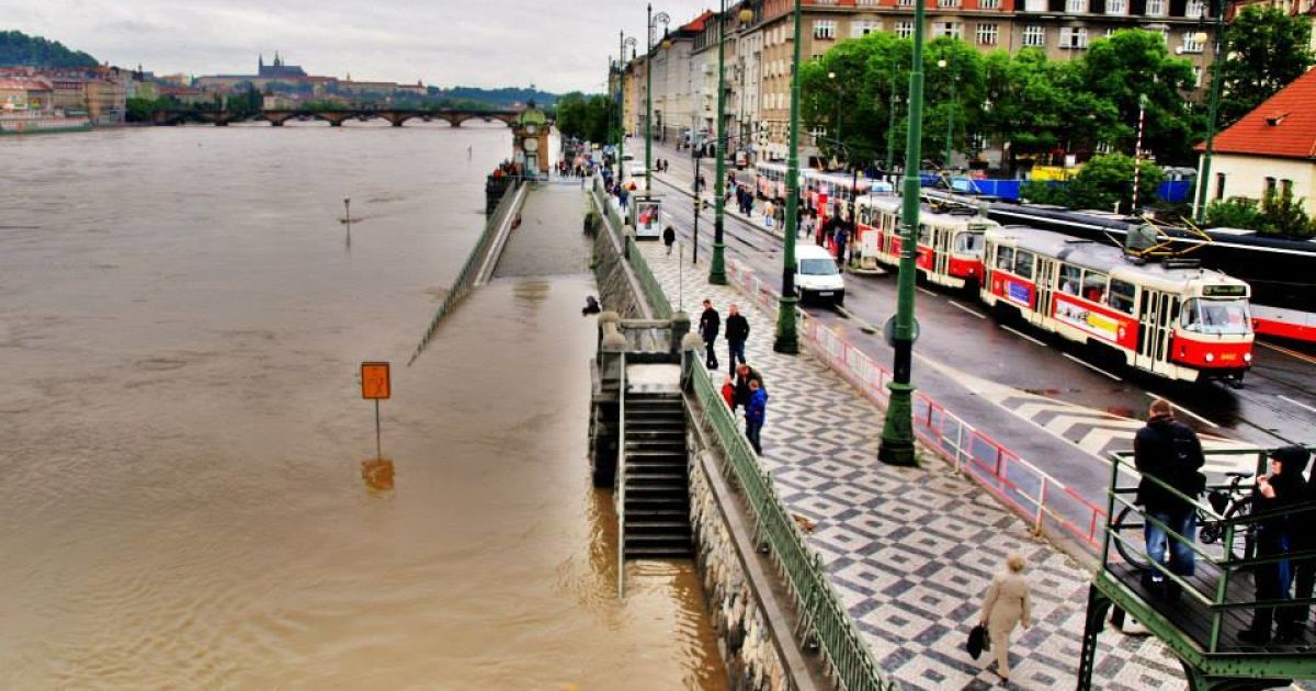 У Чехії пік повені рушив на північ / © facebook.com/Miluju Prahu