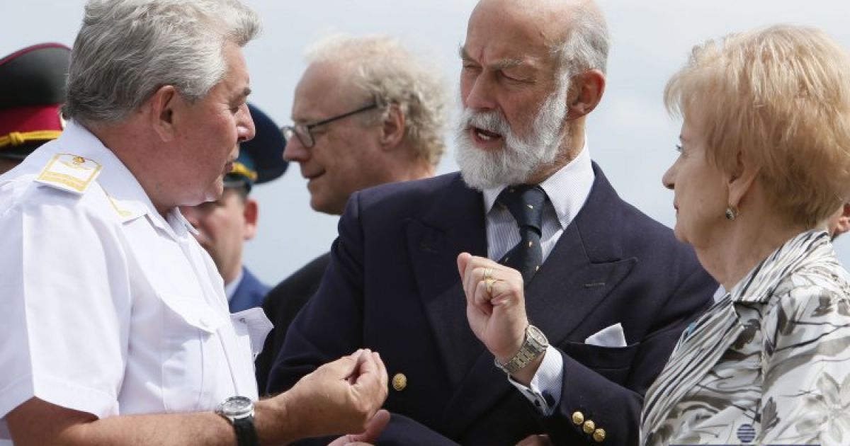 Британський принц Майкл Кентський прибув до Києва на ретро-літаку / © УНІАН