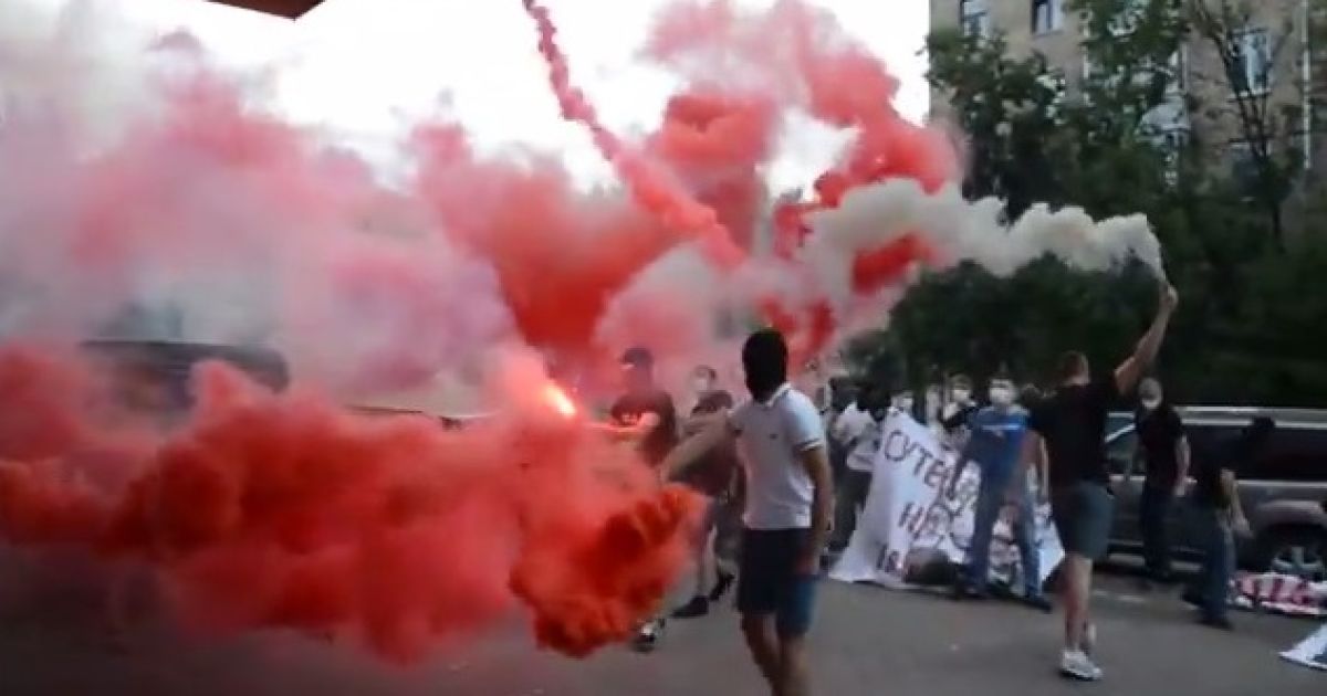 У Москві невідомі молодики напали на редакцію газети